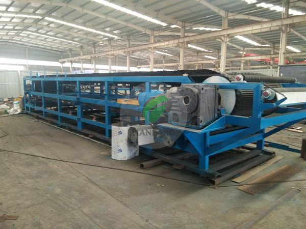 Vacuum belt filter press